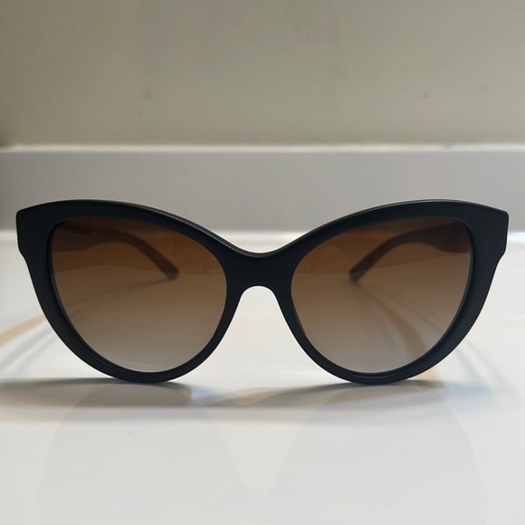 Burberry Sunglasses - Picture 2 of 11